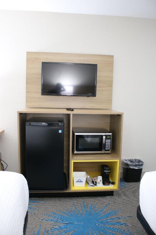 Days Inn By Wyndham Waco University Area ภายนอก รูปภาพ