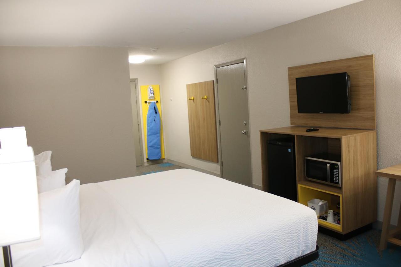Days Inn By Wyndham Waco University Area ภายนอก รูปภาพ