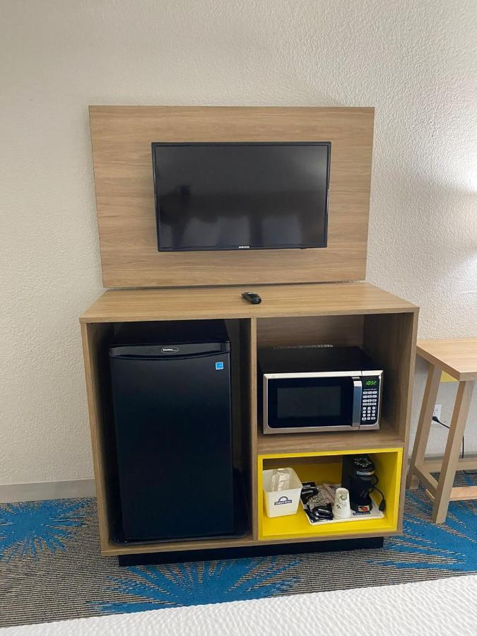 Days Inn By Wyndham Waco University Area ภายนอก รูปภาพ