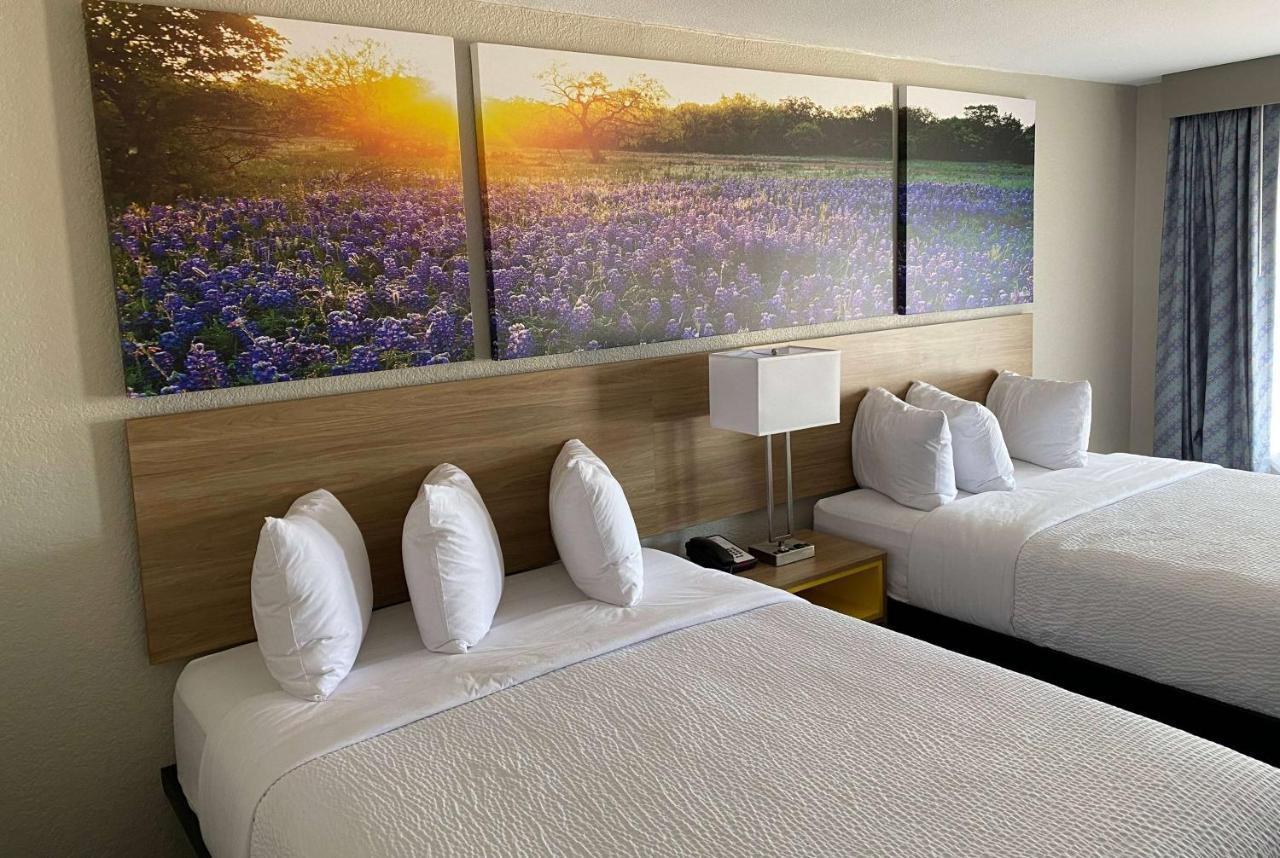 Days Inn By Wyndham Waco University Area ภายนอก รูปภาพ