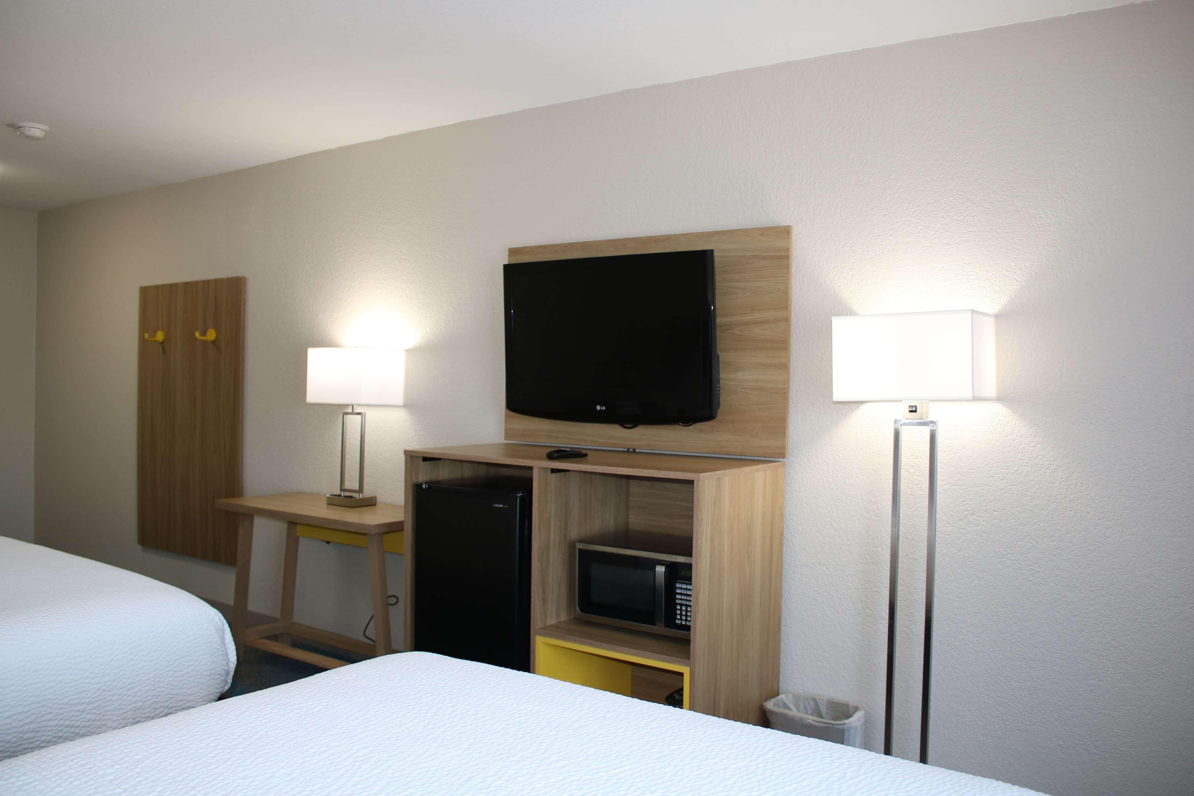 Days Inn By Wyndham Waco University Area ภายนอก รูปภาพ