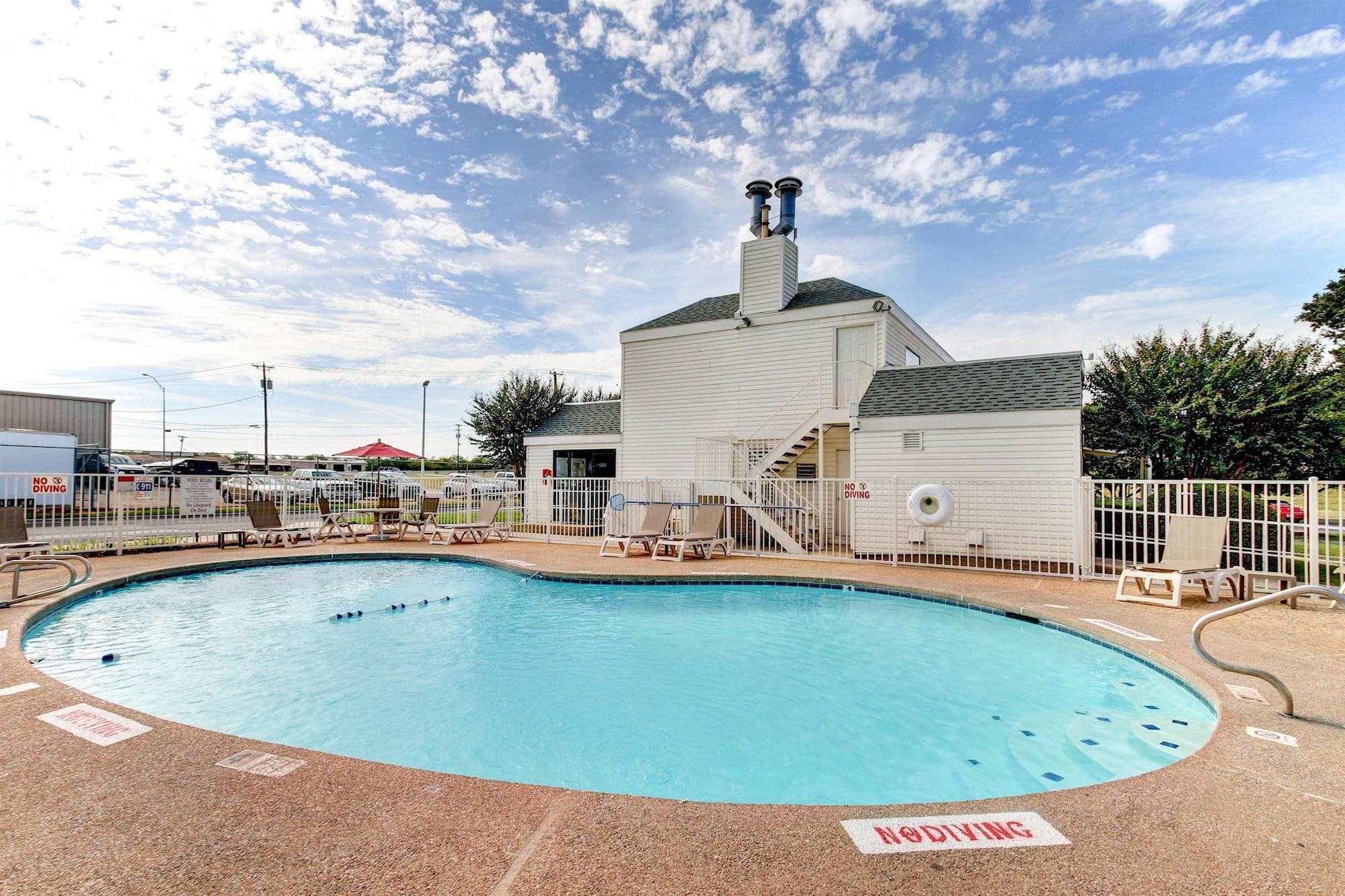 Days Inn By Wyndham Waco University Area ภายนอก รูปภาพ