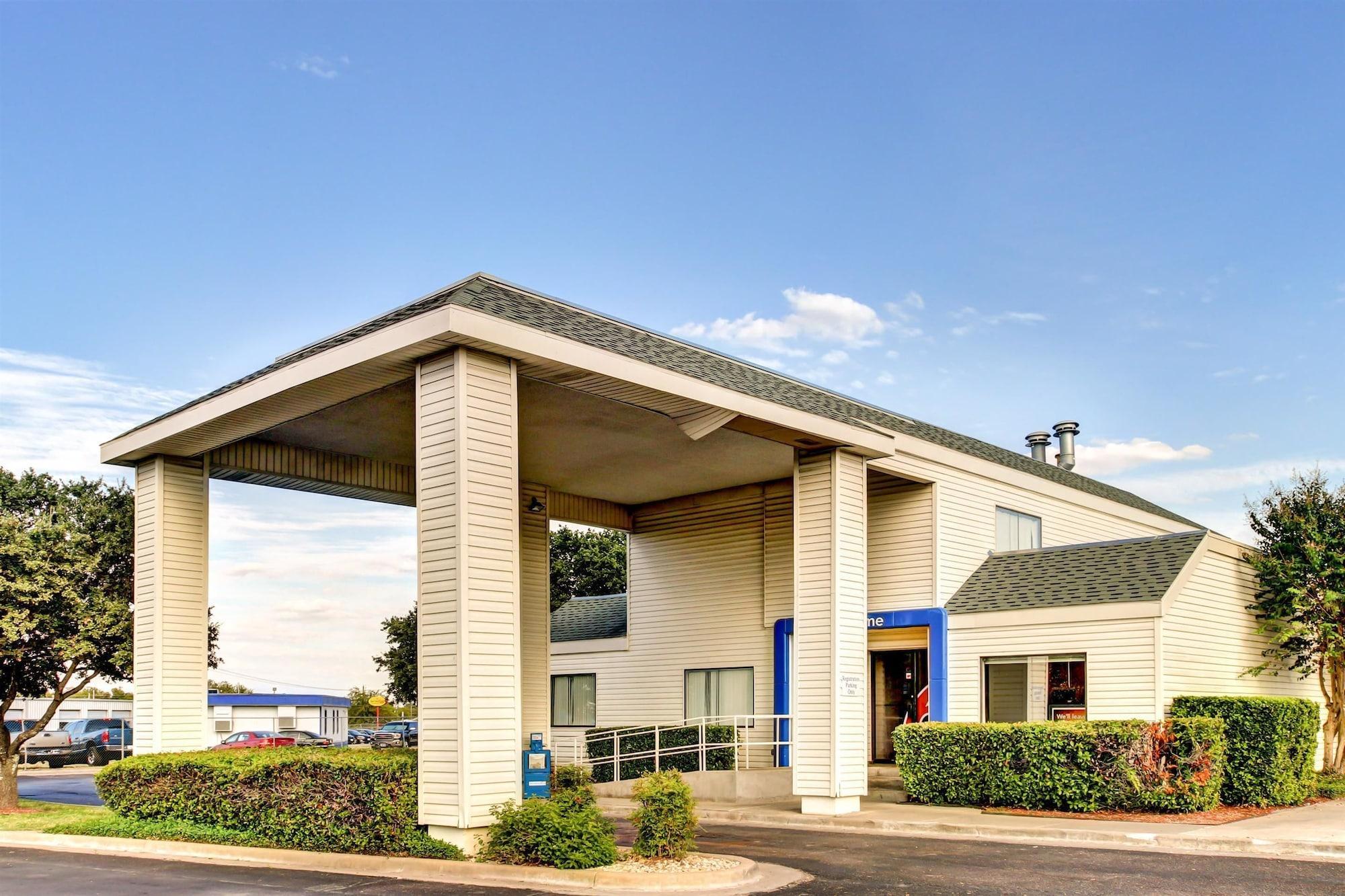 Days Inn By Wyndham Waco University Area ภายนอก รูปภาพ