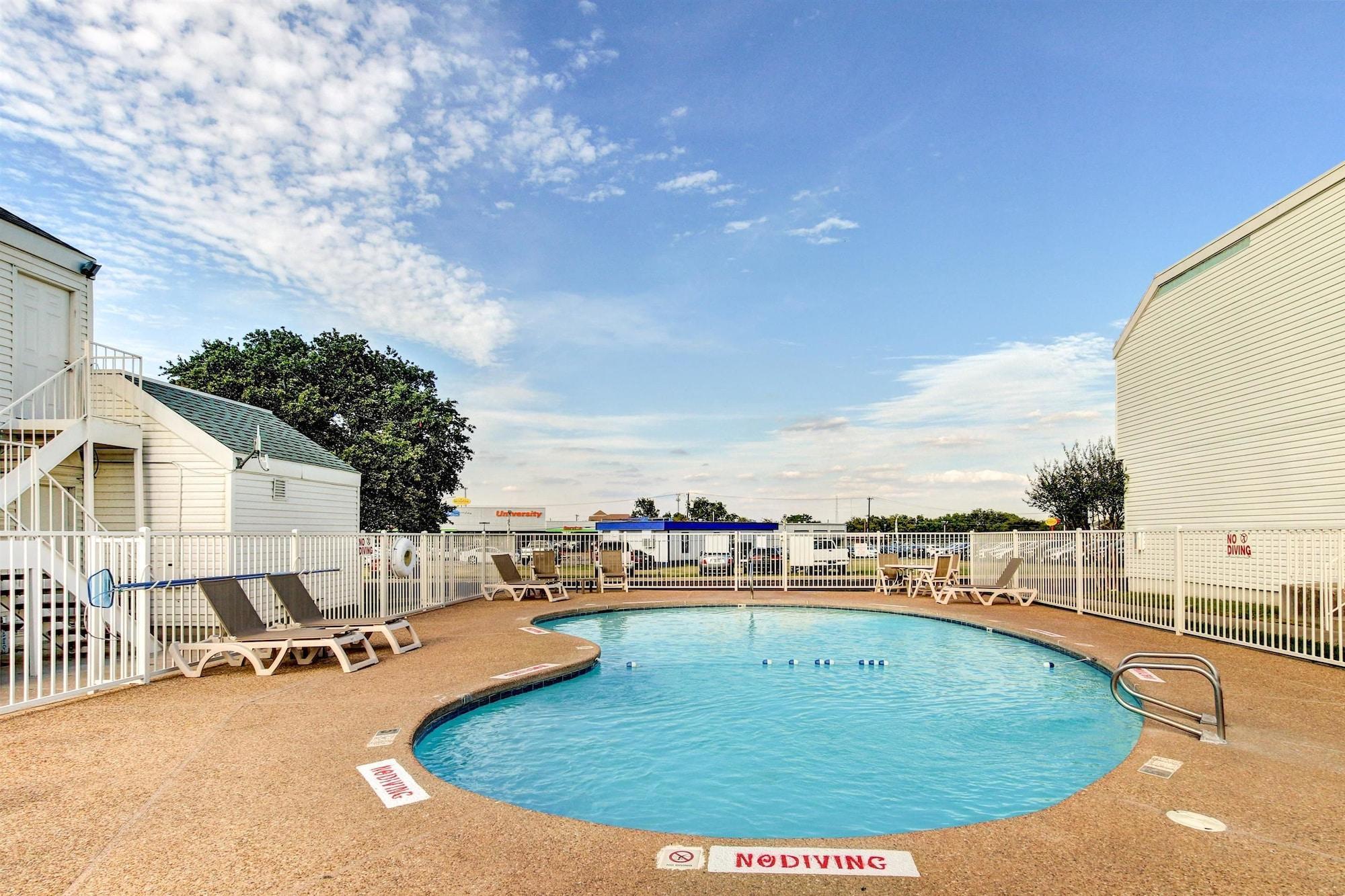 Days Inn By Wyndham Waco University Area ภายนอก รูปภาพ