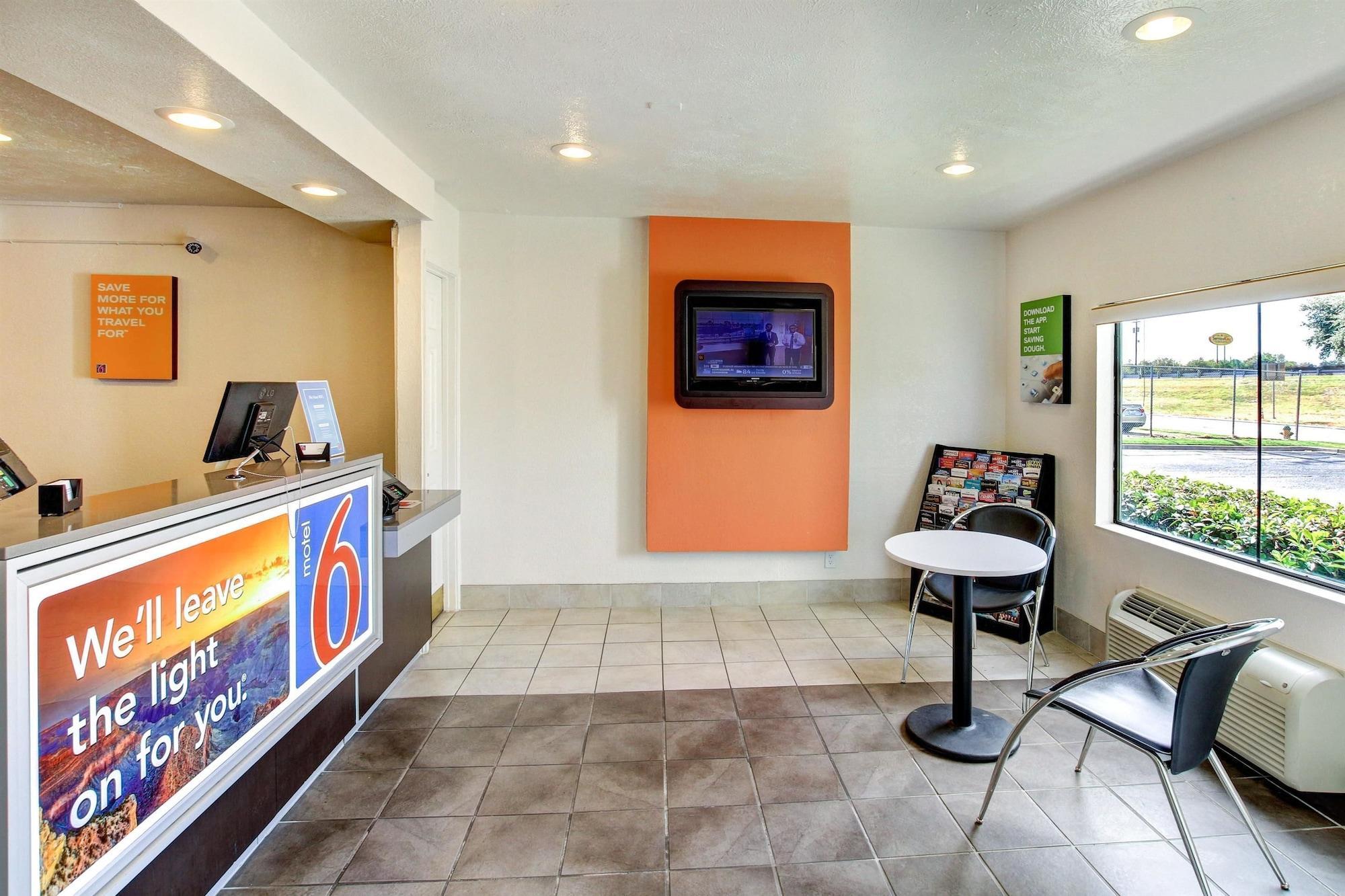 Days Inn By Wyndham Waco University Area ภายนอก รูปภาพ