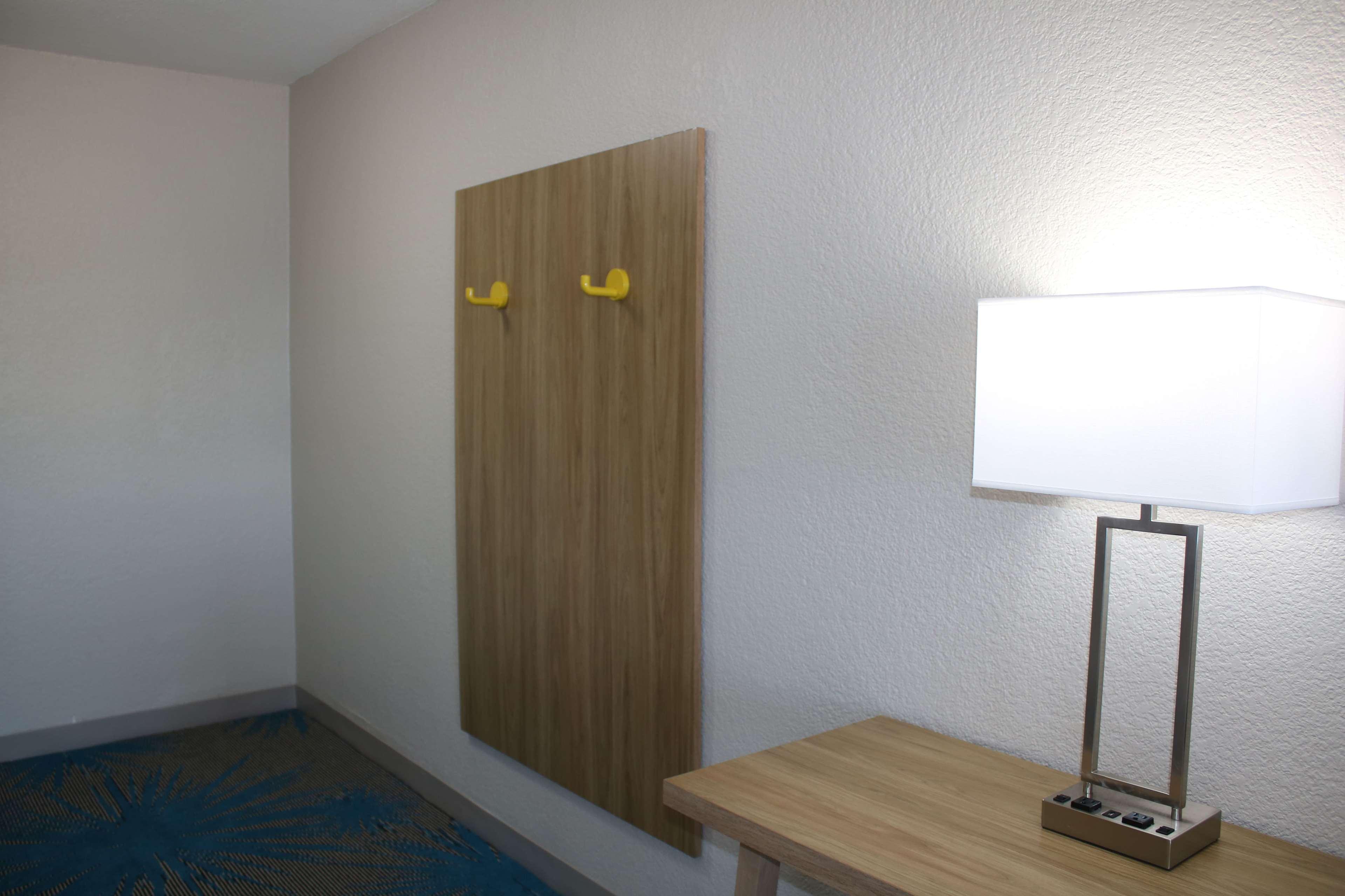 Days Inn By Wyndham Waco University Area ภายนอก รูปภาพ