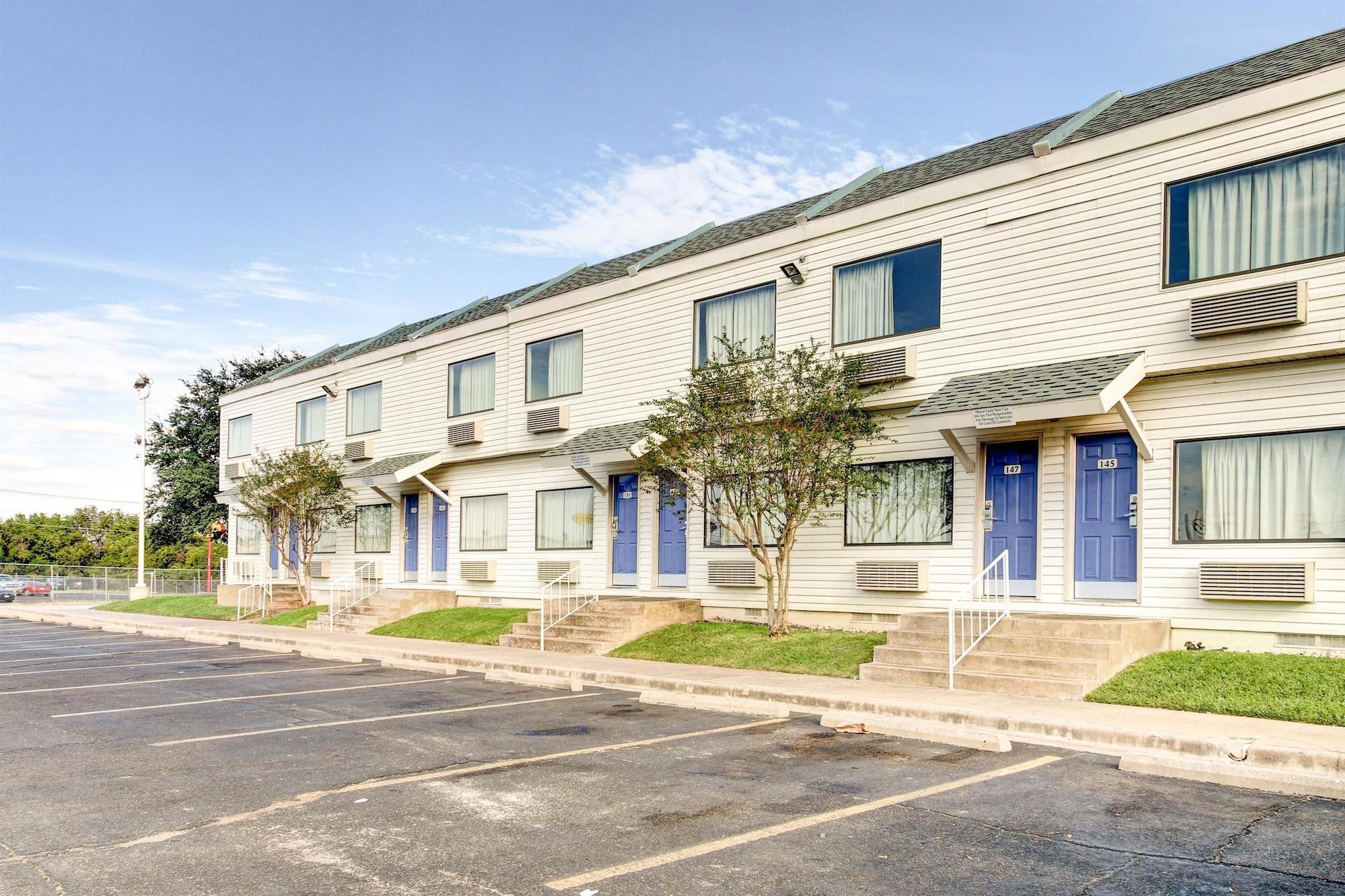 Days Inn By Wyndham Waco University Area ภายนอก รูปภาพ