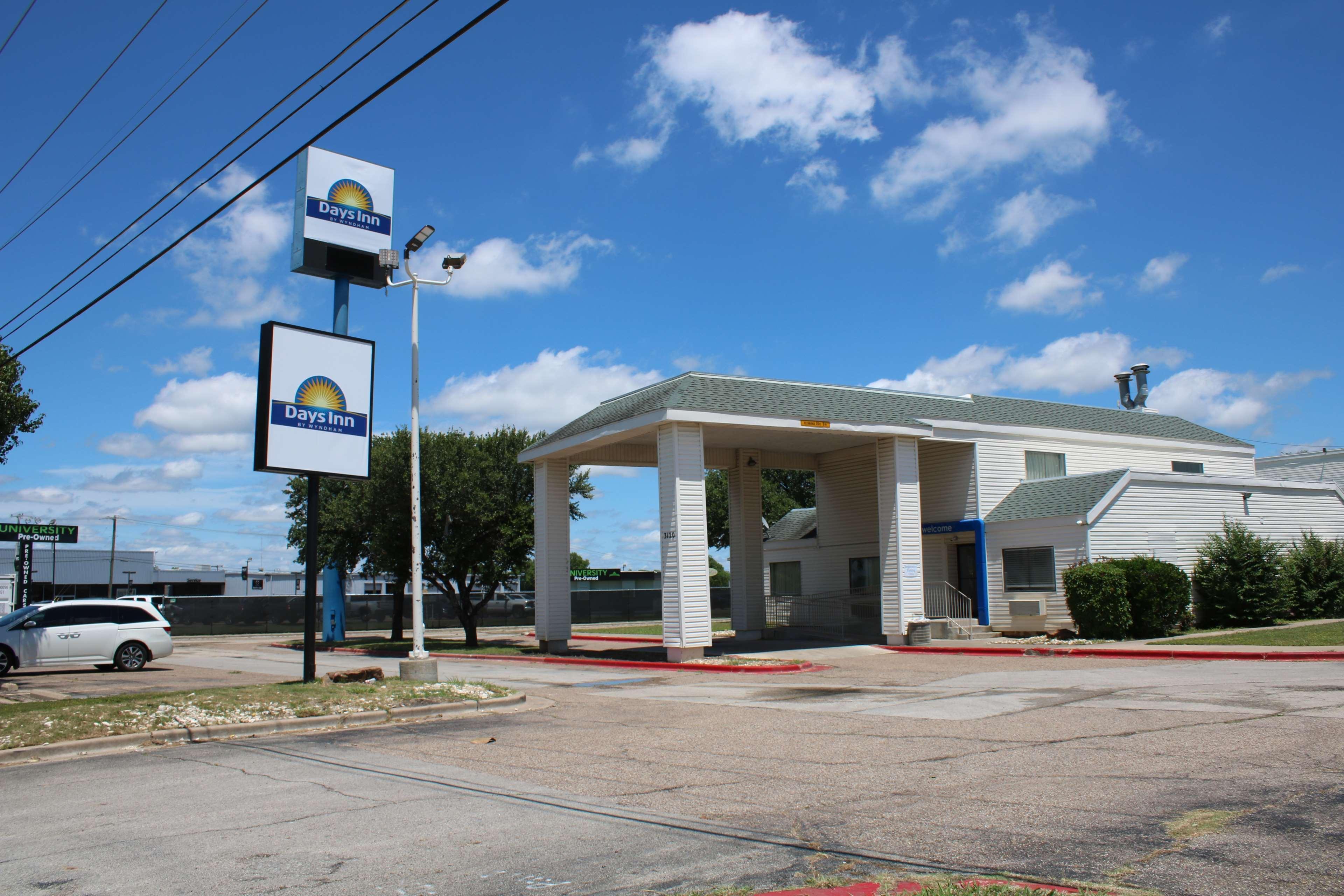 Days Inn By Wyndham Waco University Area ภายนอก รูปภาพ