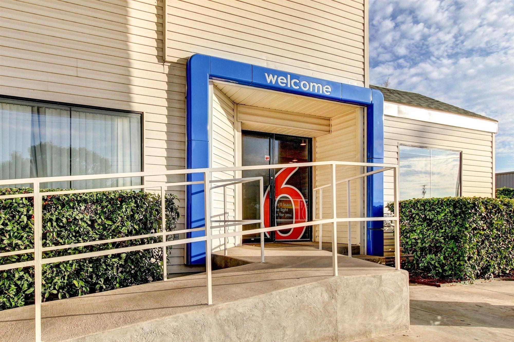 Days Inn By Wyndham Waco University Area ภายนอก รูปภาพ