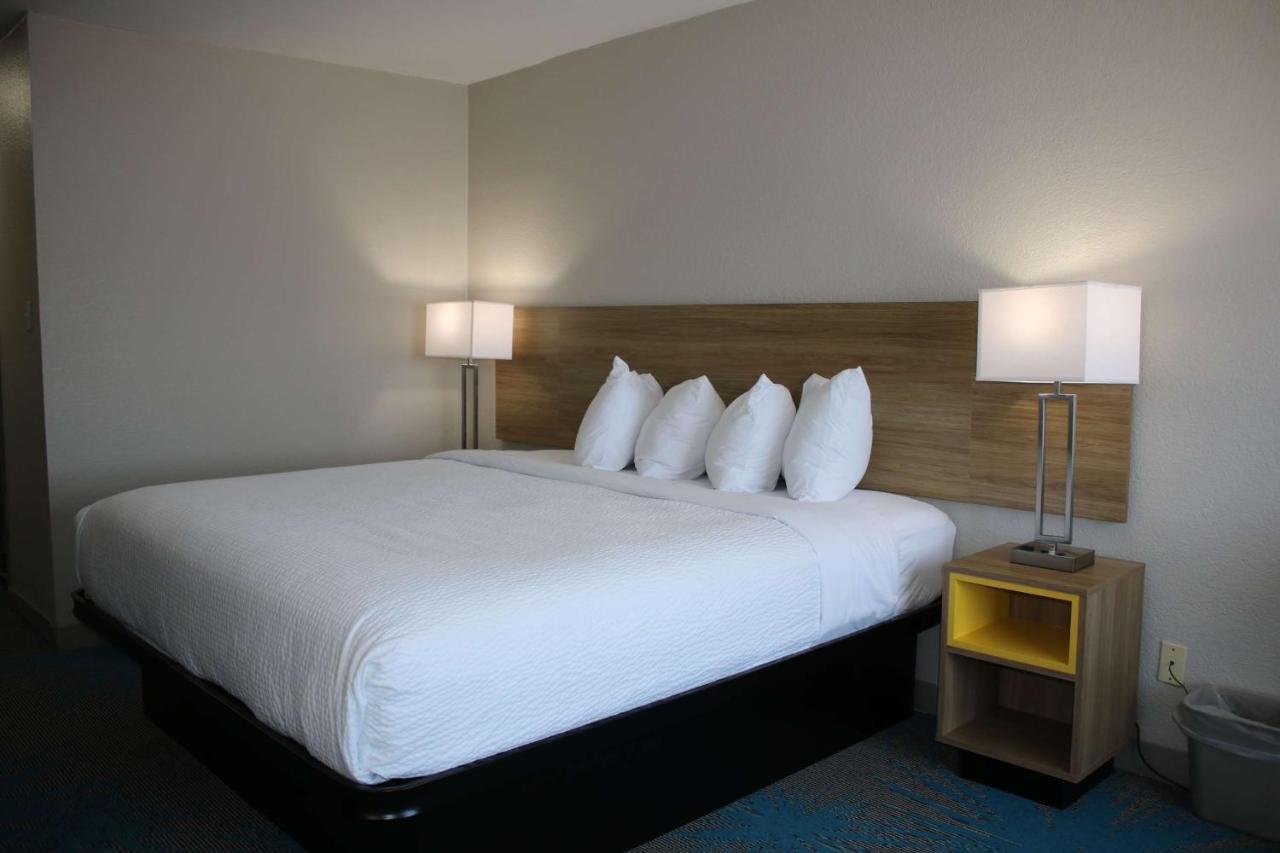 Days Inn By Wyndham Waco University Area ภายนอก รูปภาพ