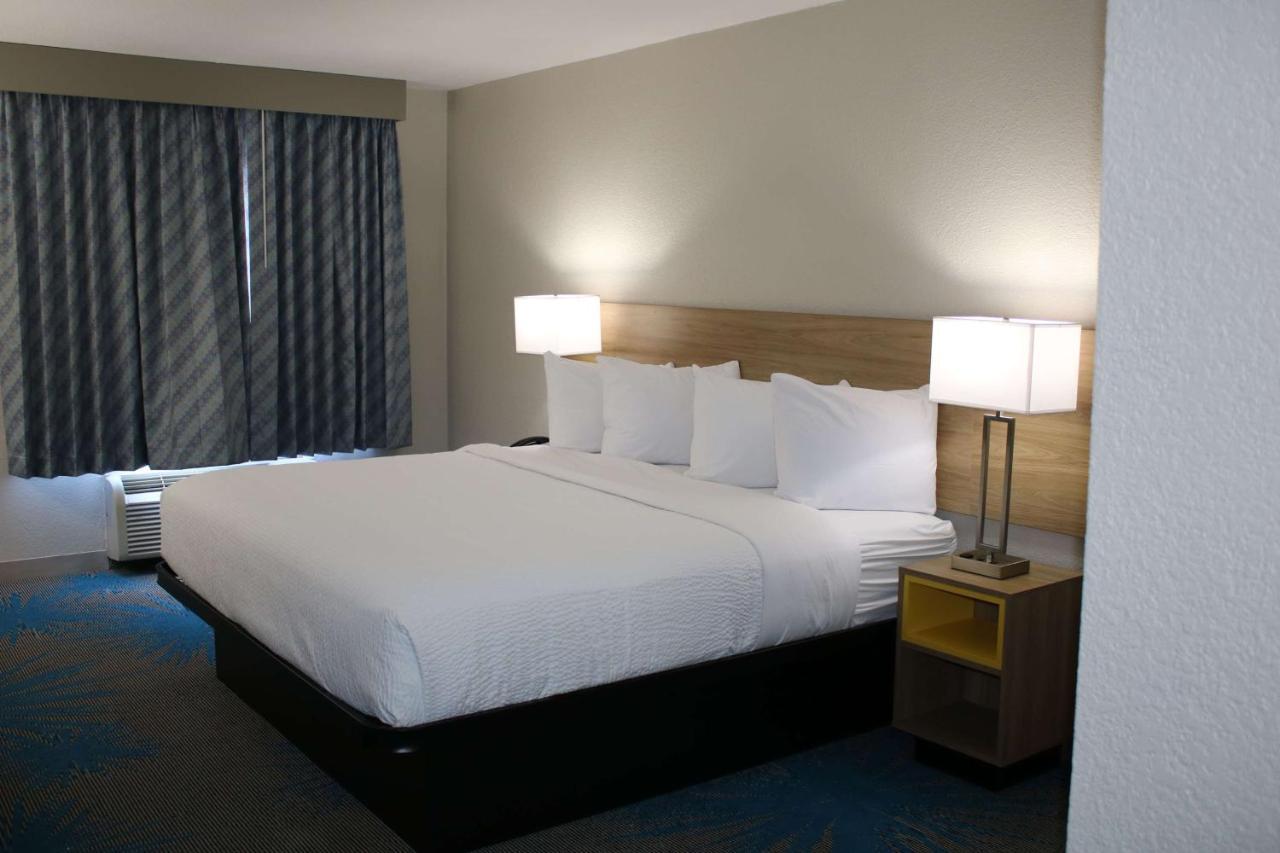 Days Inn By Wyndham Waco University Area ภายนอก รูปภาพ